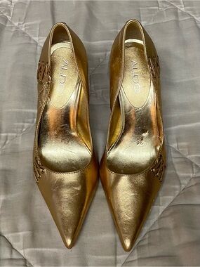 Brand New - ALDO Gold Metallic Pointed Toe Heels